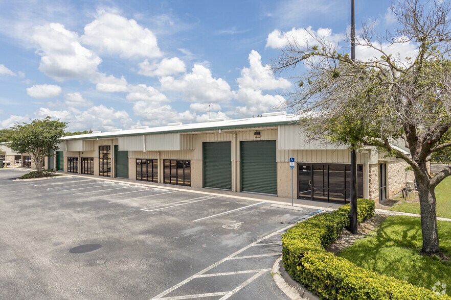 Primary Photo Of 10330 Chedoak Ct, Jacksonville Light Distribution For Sale