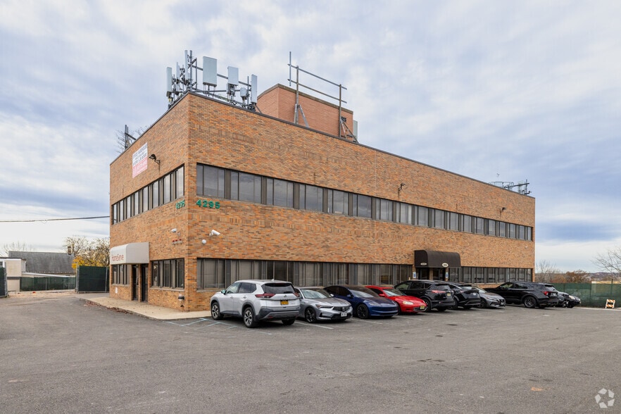 Primary Photo Of 4295 Arthur Kill Rd, Staten Island Office For Lease