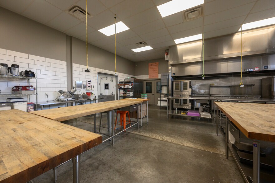 More Photos Of 540 Belden Pky NE, Sugarcreek Storefront For Sale