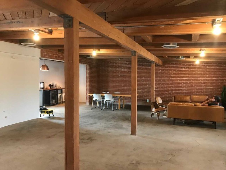 More Photos Of 4851-4853 W Jefferson Blvd, Los Angeles Loft Creative Space For Lease