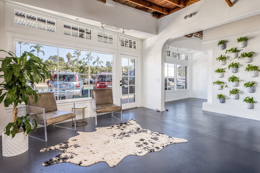 More Photos Of 264 N Coast Highway 101, Encinitas Storefront Retail Office For Sale