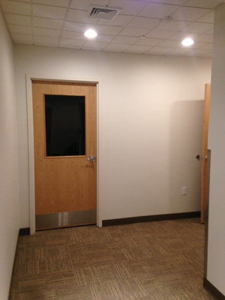 More Photos Of 92-94 Walnut St, Saugus Medical For Lease