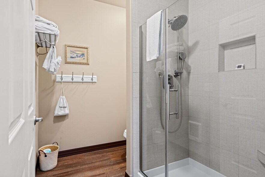 More Photos Of 701 Fountain Blvd, Zillah Hotel For Sale