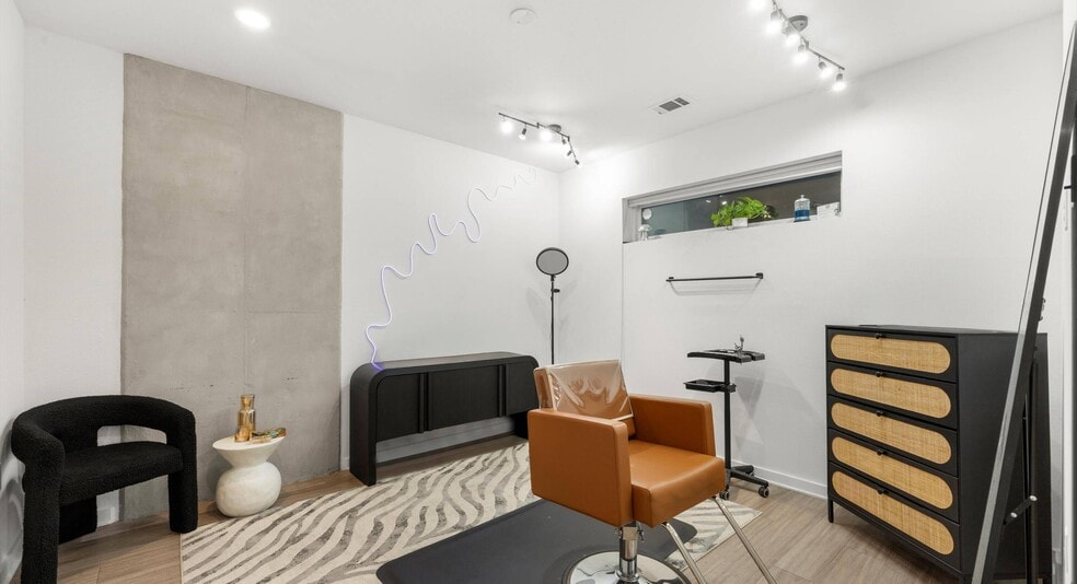 More Photos Of 4361 S Congress Ave, Austin Apartments For Sale