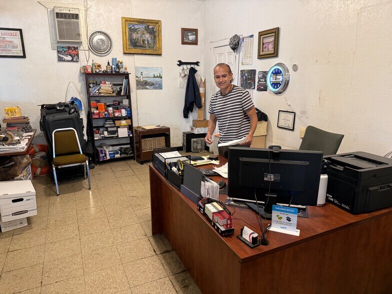 More Photos Of 702 Roosevelt Ave, San Antonio Auto Repair For Sale