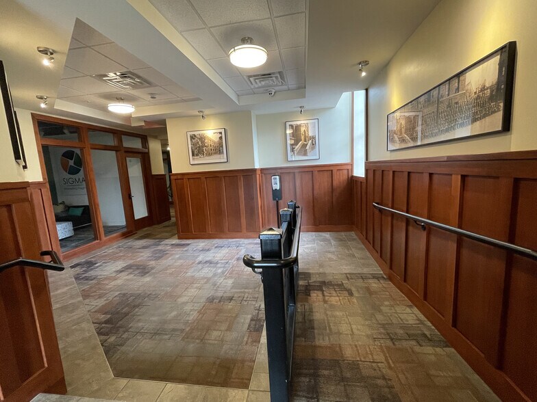 More Photos Of 42 S Washington St, Rochester Office Residential For Lease