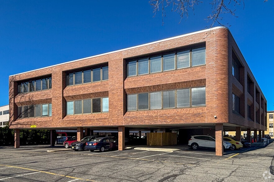 Primary Photo Of 300 Sylvan Ave, Englewood Cliffs Office For Lease