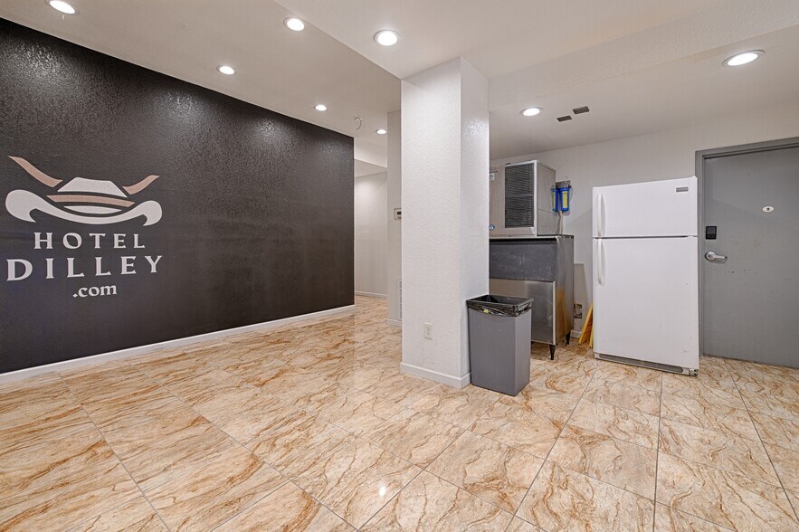 More Photos Of 110 S Main, Dilley Hotel For Sale