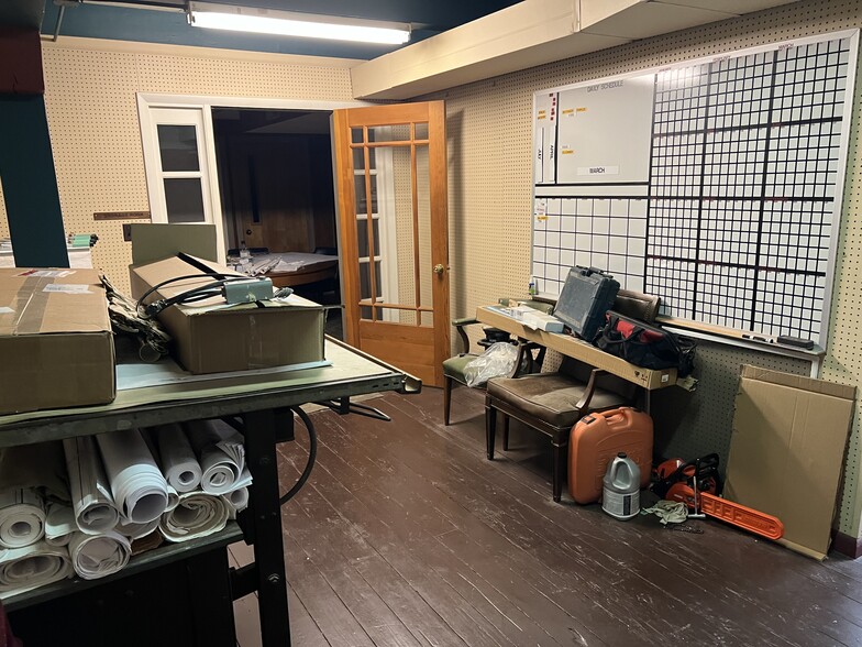 More Photos Of 1110 Dewey St, New Albany Flex For Sale