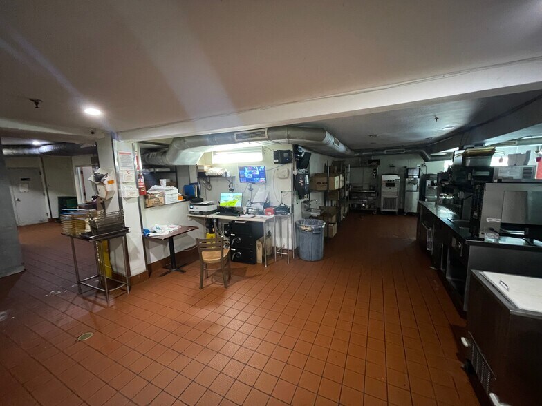 More Photos Of 133-18 Guy R Brewer Blvd, Jamaica Fast Food For Lease