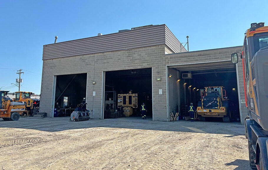 More Photos Of 380 Keewatin St, Winnipeg Warehouse For Lease