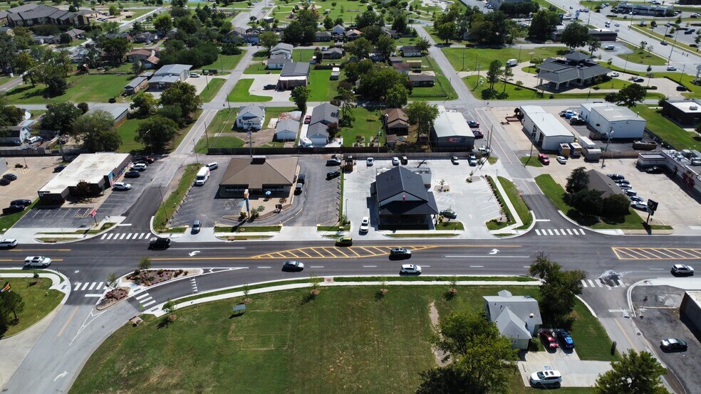 More Photos Of 418 Main St, Jenks Fast Food For Sale