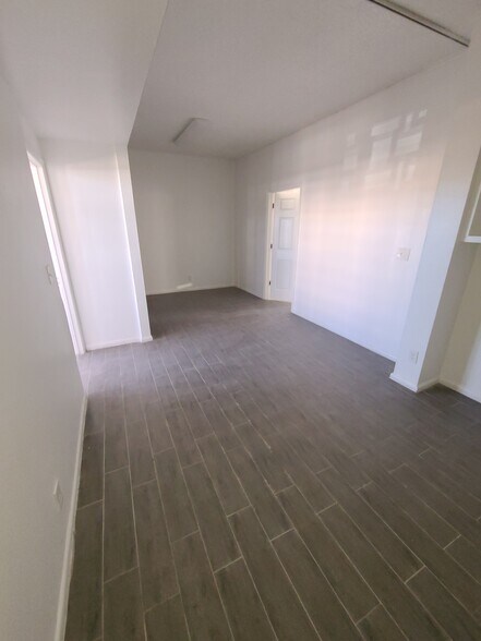 More Photos Of 2406 E Oakland Park Blvd, Fort Lauderdale Storefront Retail Office For Lease