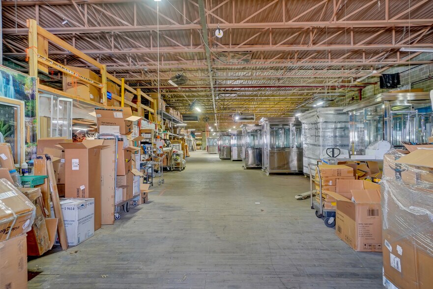 More Photos Of 25 Grand Ave, Red Lion Warehouse For Lease