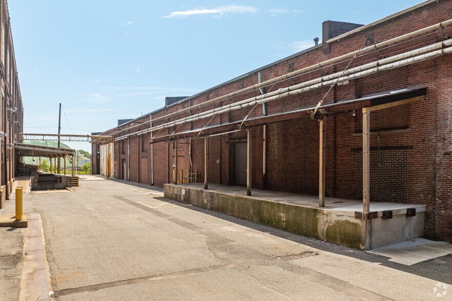 More Photos Of 300 Jefferson St, Camden Warehouse For Lease