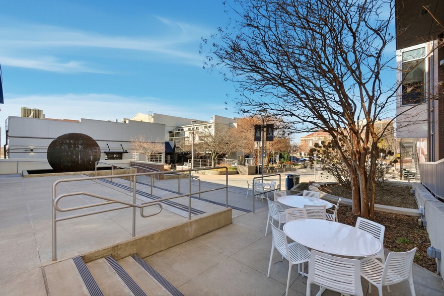 More Photos Of 5 W Mountain St, Fayetteville Apartments For Lease