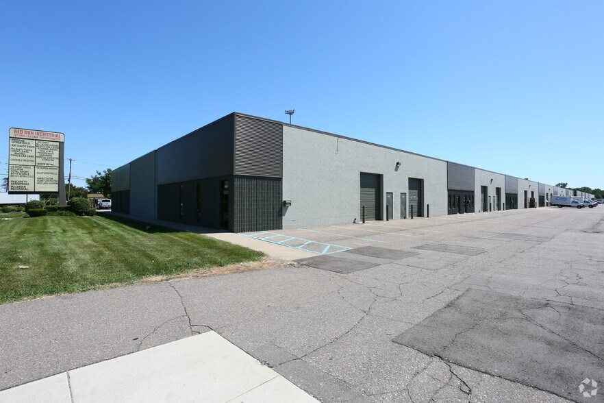 More Photos Of 32400-32538 Dequindre Rd, Warren Warehouse For Lease