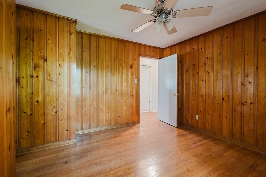 More Photos Of , Lexington Specialty For Sale