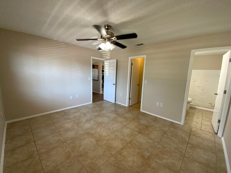 More Photos Of 855 Jamaica Rd, Venice Apartments For Sale