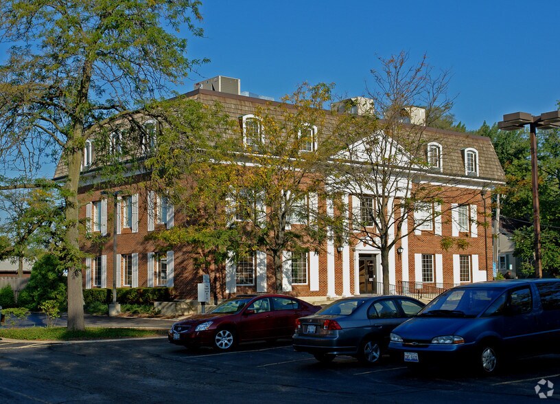 More Photos Of 325 N Hough St, Barrington Medical For Lease