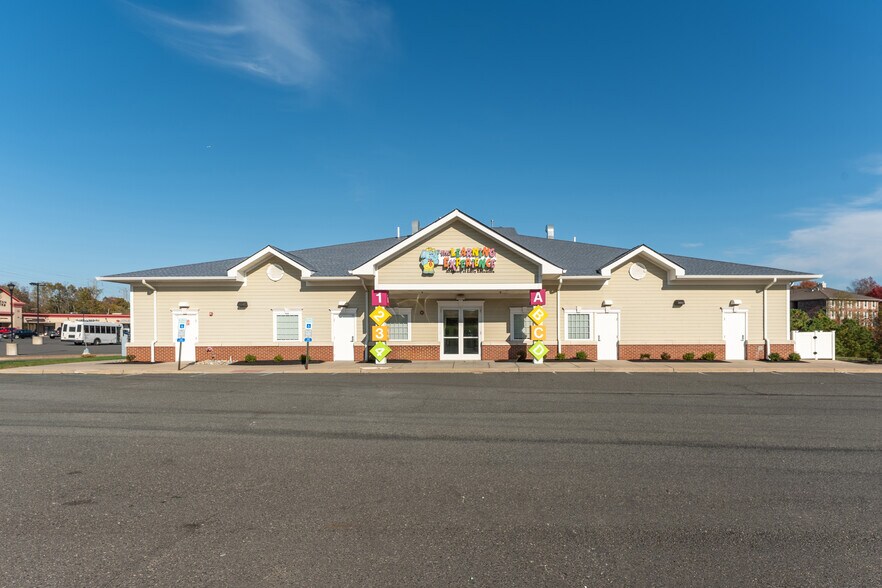 More Photos Of 426-521 Raritan St, Sayreville Freestanding For Lease