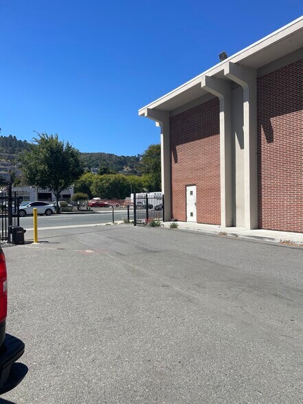 More Photos Of 3939 San Pablo Dam Rd, El Sobrante Bank For Lease