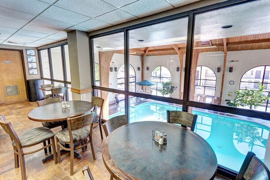 More Photos Of 3257 Shepherd of the Hills Expy, Branson Hotel For Sale