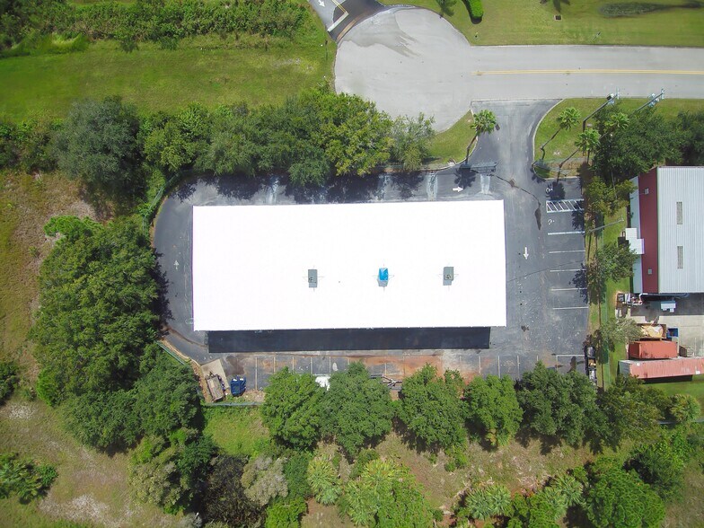 More Photos Of 532 International Pl, Rockledge Warehouse For Lease