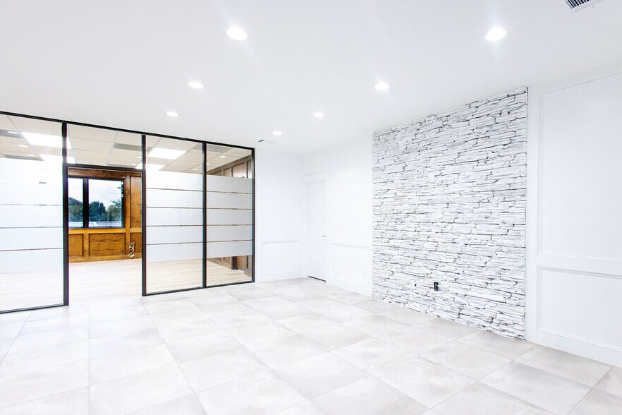 More Photos Of 8225 Westglen Dr, Houston Office For Sale