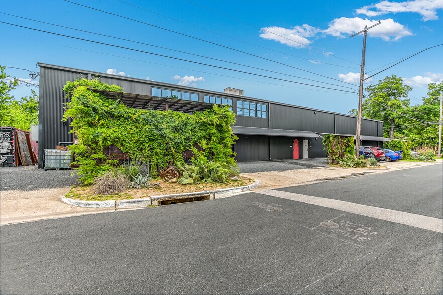 More Photos Of 3700 Thompson St, Austin Loft Creative Space For Lease