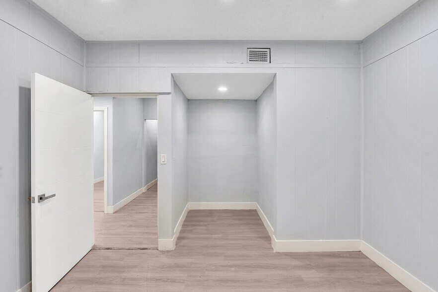 More Photos Of 6240-6244 Miramar Pky, Miramar Medical For Lease