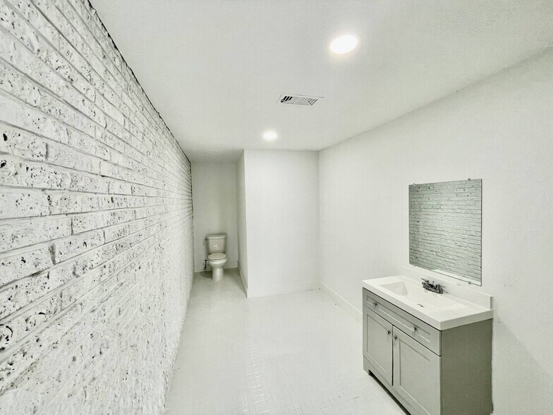 More Photos Of 6601 Sherman St, Houston Lodge Meeting Hall For Sale