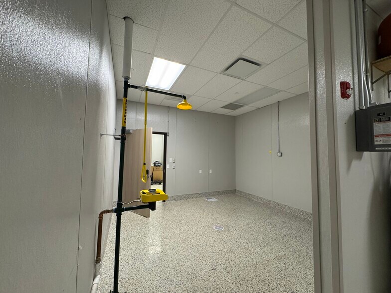 More Photos Of 2521 Walden Ave, Cheektowaga Storefront Retail Office For Lease