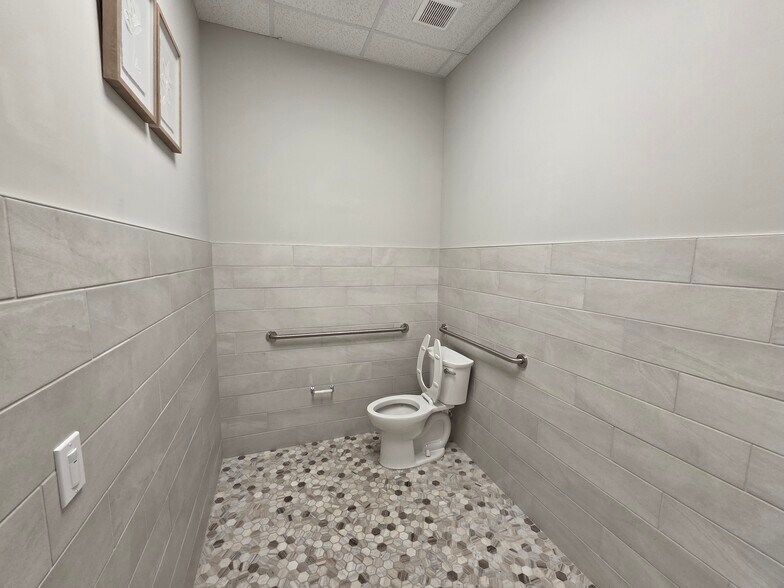 More Photos Of 1925 Pearland Pky, Pearland Storefront For Lease