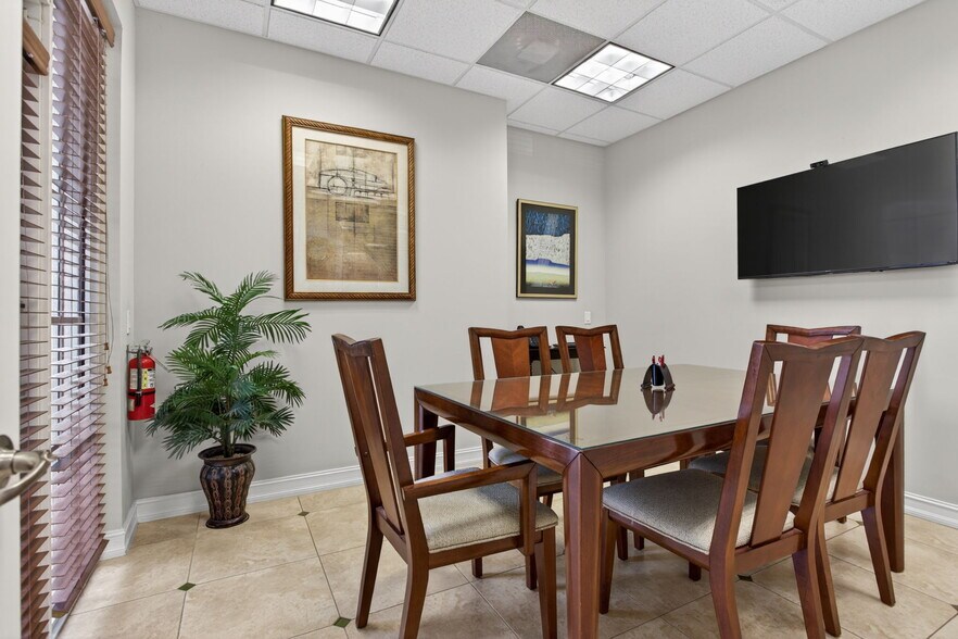 More Photos Of 5521 N University Dr, Coral Springs Office For Sale