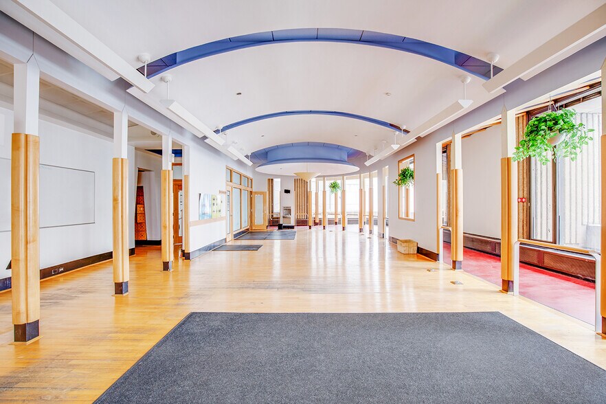 More Photos Of 55 W Wacker Dr, Chicago Business Park For Sale