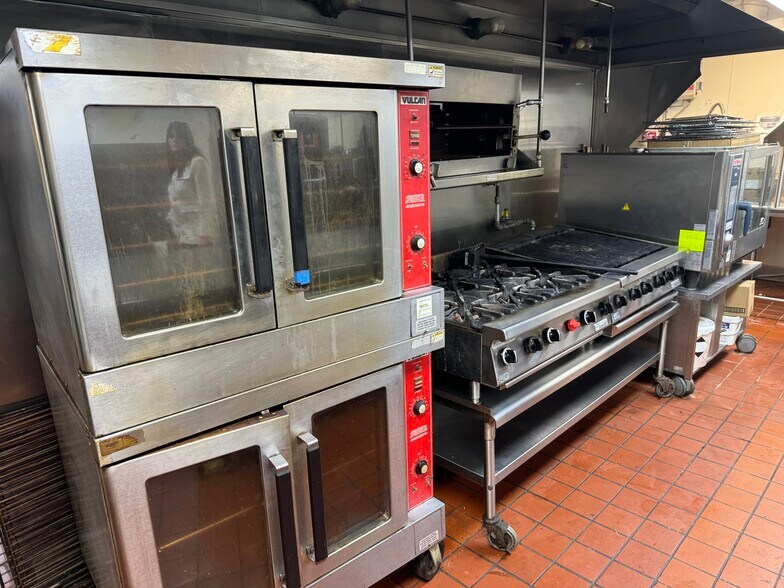 More Photos Of 5185 Meadville St, Excelsior Theater Concert Hall For Lease