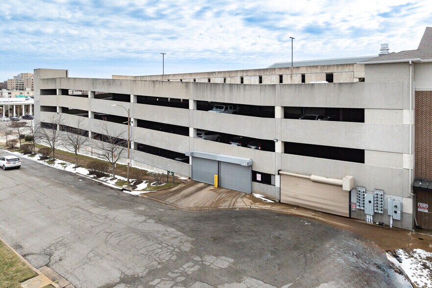 More Photos Of 3949 Lindell Blvd, Saint Louis Apartments For Lease