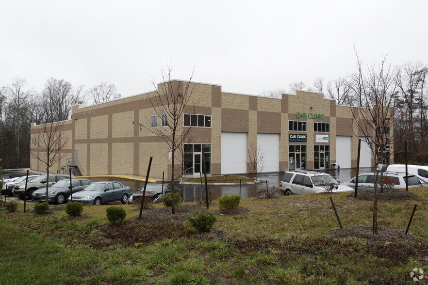 Primary Photo Of 23551 Pebble Run Pl, Dulles Town Center Showroom For Lease