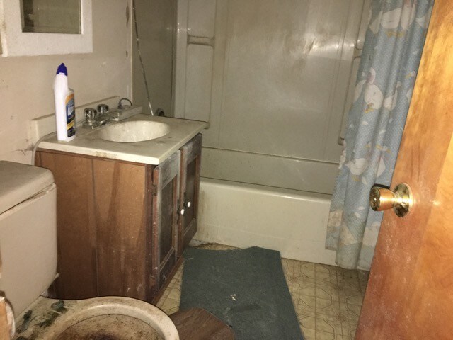 More Photos Of 541 University Pkwy, University Park Convenience Store For Sale