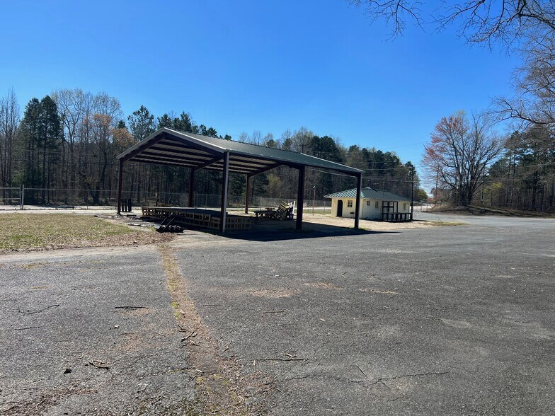 More Photos Of 1625 N US Highway 29, Salisbury Flex For Sale