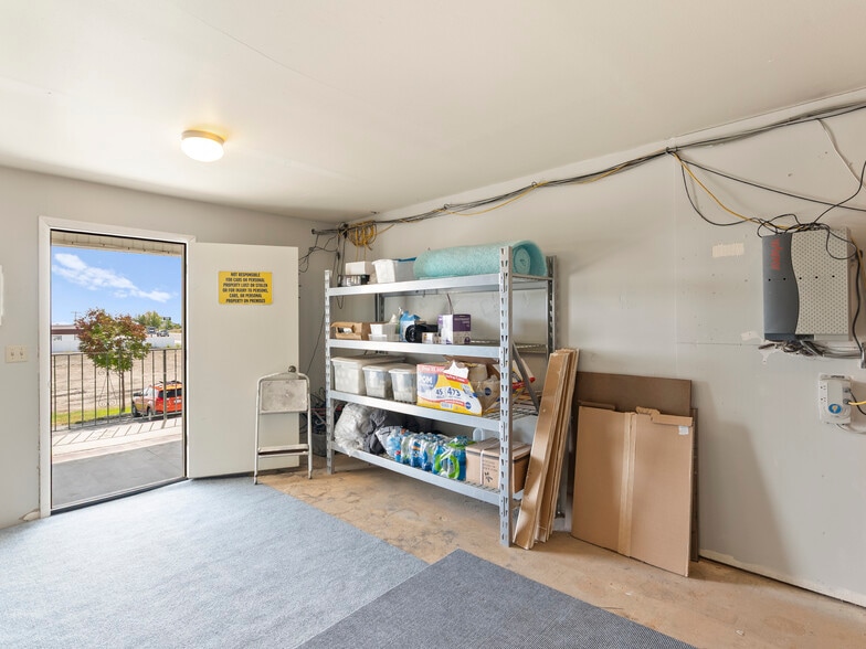 More Photos Of 307 S Main St, Huntington Hotel For Sale