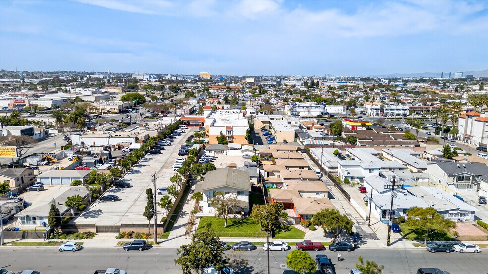 More Photos Of 15003 Larch Ave, Lawndale Apartments For Sale