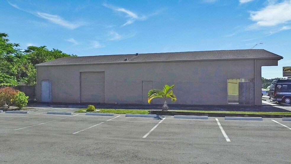 More Photos Of 200 W Prospect Rd, Oakland Park Freestanding For Sale