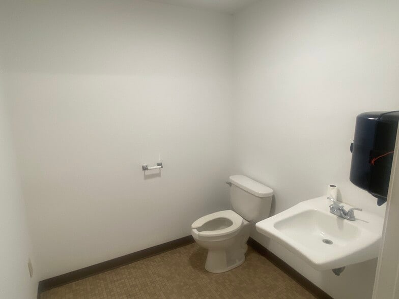 More Photos Of 31 Old Nashua Rd, Amherst Office For Sale