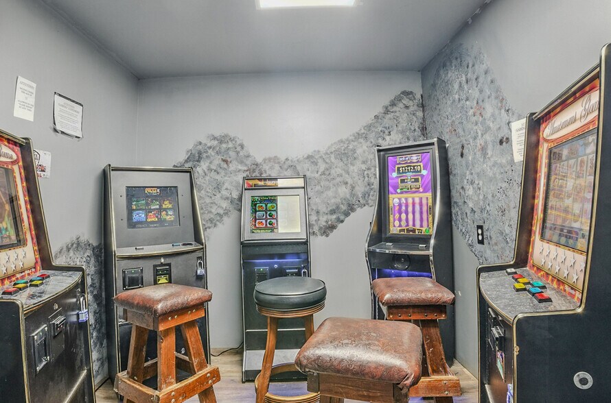 More Photos Of 1300 N Main St, Auxvasse Restaurant For Sale