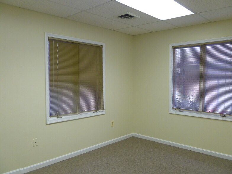 More Photos Of 4315-4317 Ridgewood Center Dr, Woodbridge Office For Sale