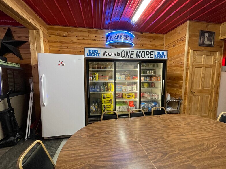 More Photos Of 203 Whinery, Binford Casino For Sale