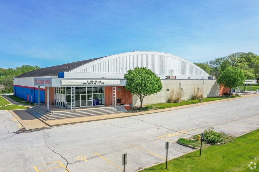 Primary Photo Of 7201 Hickman Rd, Urbandale Skating Rink For Sale