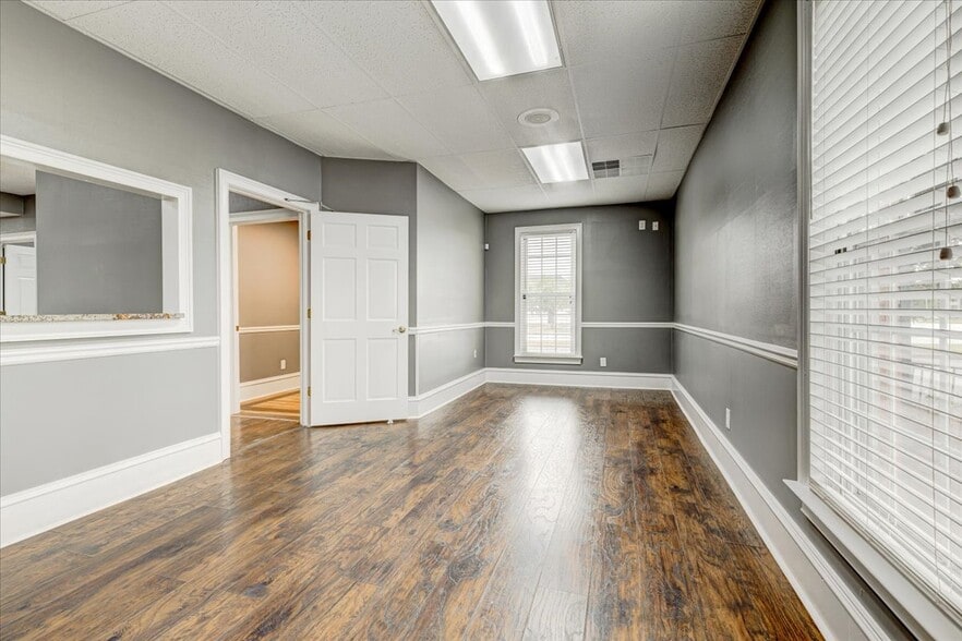 More Photos Of 7175 Jonesboro Rd, Morrow Office For Lease